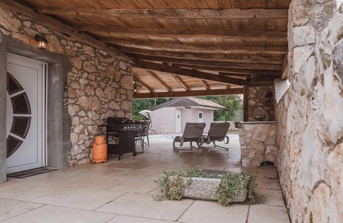 Sveti Vid Dobrinjski Villa | Villa Patrick: Ideal Retreat with Pet-Friendly Amenities