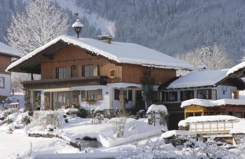 Bad Goisern Apartment | Discover Ferienhaus Hummelbrunner: Family-Friendly Retreat