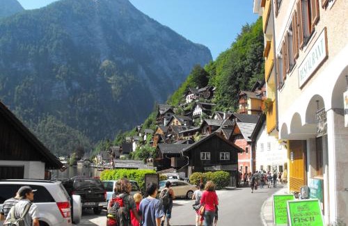 Bad Goisern Apartment | Discover Ferienhaus Hummelbrunner: Family-Friendly Retreat