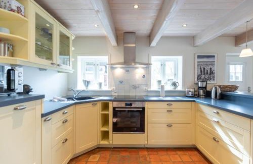 Risum-Lindholm House | Experience Comfort at Ferienhaus Hyggehüs with Hot Tub