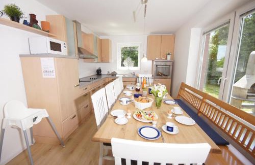 Groemitz House | Relax at Ferienhaus II Wiesenblick with Ocean View & Pool