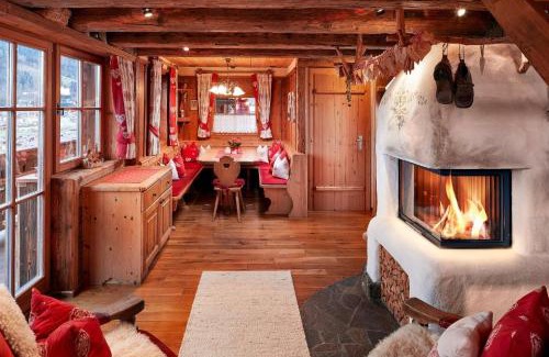 Hundsdorfl House | Family-Friendly Retreat for 10 with Sauna and Fireplace