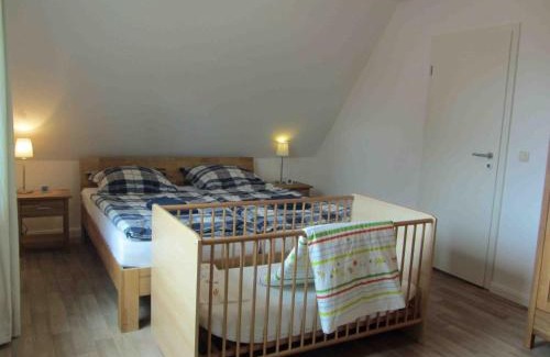 Osterronfeld House | Cozy Ferienhaus im Kanalblick: Kid-Friendly Getaway