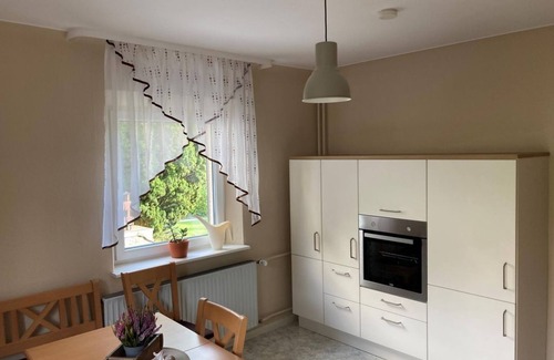 Kirn Apartment | Cozy Ferienhaus im Obstgarten: Ideal with Kitchen & Child Friendly