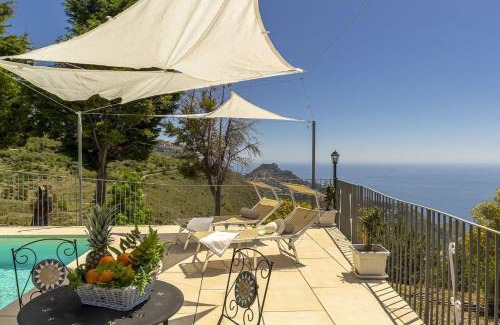 Castelmola House | Relaxing Retreat in Castelmola with Private Pool Access