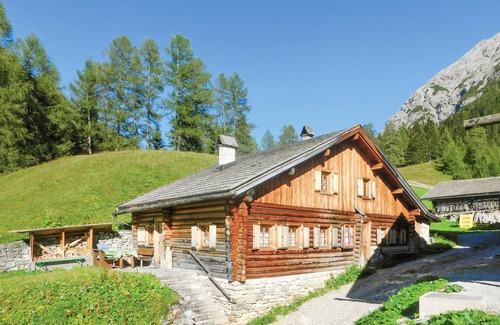 Pfafflar House | Comfortable 2-Bedroom Retreat in Boden with Spa & Breakfast