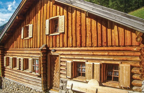 Pfafflar House | Comfortable 2-Bedroom Retreat in Boden with Spa & Breakfast