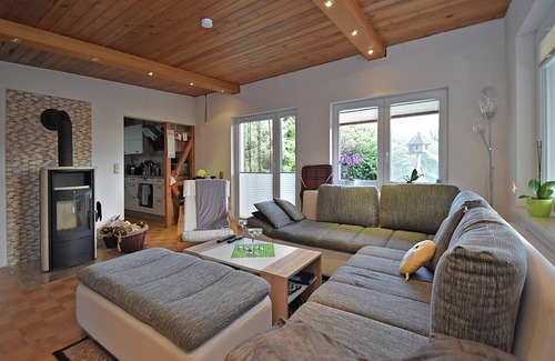 Guentersberge House | Inviting Holiday Home in Güntersberge with Garden & Pet Access