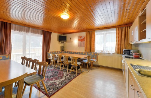 Kloesterle am Arlberg House | Serene Ferienhaus in Klösterle with Garden & Mountain Views