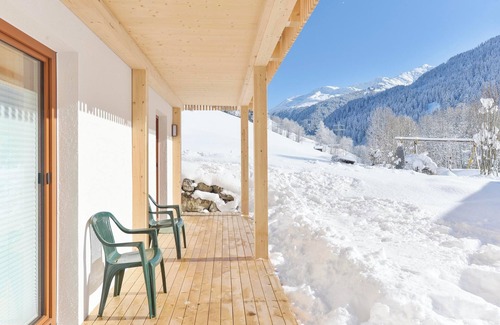 Kloesterle am Arlberg House | Serene Ferienhaus in Klösterle with Garden & Mountain Views