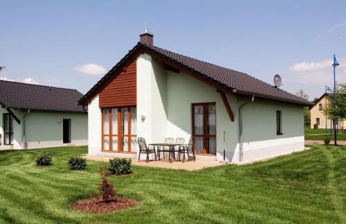 Markkleeberg House | Pet-Friendly Holiday Home in Markkleeberg with Pool Access