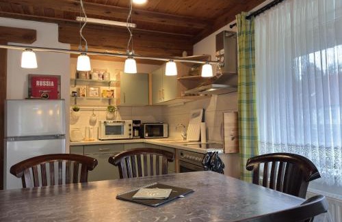 Neu Poserin House | Modern Lakefront Retreat: Family-Friendly Getaway Awaits