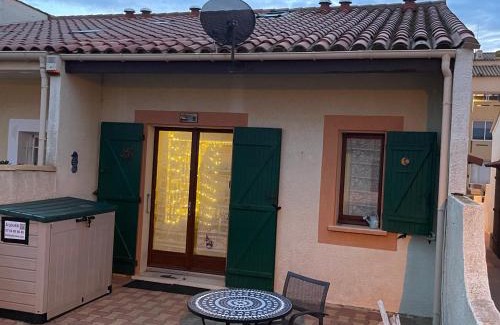 Leucate Apartment | Beachfront Residence with Ocean View & Top Guest Ratings