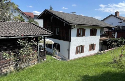 Bad Toelz House | Ideal Ferienhaus in Central Location with Parking for Families
