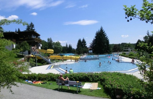 Viechtach House | Pet-Friendly Ferienhaus Jägerpark with Indoor Pool & Wi-Fi