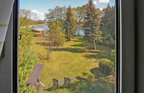 Muritz House | Cozy 1 Bedroom Retreat in Jabel OT Loppin with Lake View