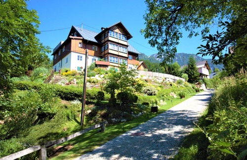 Bad Goisern Apartment | Exceptional Ferienhaus Kühlwein: Oceanfront Escape Awaits