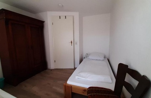 Goettingen House | Cozy Getaway at Ferienhaus Karl-Grüneklee with Hot Tub