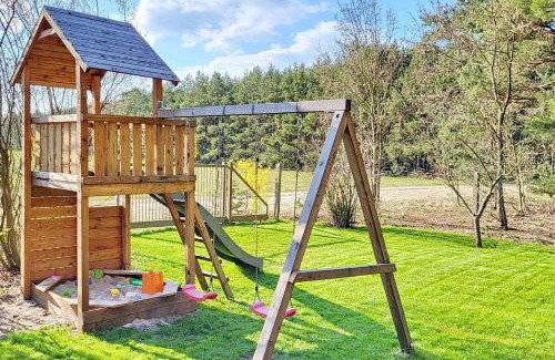 Byhleguhre House | Discover Ferienhaus Kiefernwäldchen: Family-Friendly Retreat