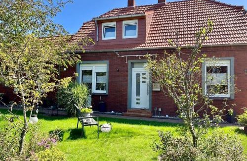 Weener House | Cozy Ferienhaus Kleine Auszeit: Pet & Child Friendly Retreat