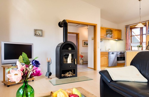 Kronsgaard House | Family-Friendly Ferienhaus Kronsgaard with Kitchen & Pets