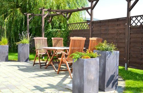 Polchow House | Discover Ferienhaus Lütt Eiland: Pet-Friendly Retreat