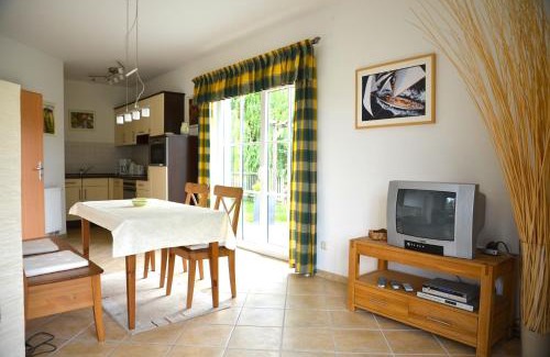 Polchow House | Discover Ferienhaus Lütt Eiland: Pet-Friendly Retreat