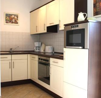 Polchow House | Discover Ferienhaus Lütt Eiland: Pet-Friendly Retreat