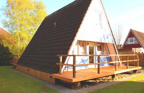 Detern Ski Chalet | Oceanfront Ferienhaus Lüttje Swaan with Child-Friendly Amenities