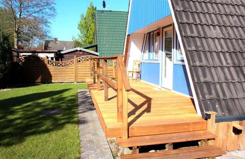 Detern Ski Chalet | Oceanfront Ferienhaus Lüttje Swaan with Child-Friendly Amenities