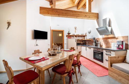 Racines Apartment | Pet-Friendly Retreat: Ferienhaus Larch Soge Apt Paula