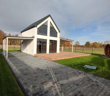 gmina Wolin House | Ferienhaus Laura: Pet-Friendly Oasis with Hot Tub & Garden
