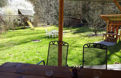 Wolfsberg House | Inviting Ferienhaus Lehmannsbrück: Child-Friendly Retreat
