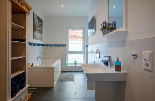 Winsen an der Aller House | Kid-Friendly Retreat at Ferienhaus „Linde 1“ - Rated 9.8