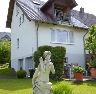 Darscheid House | Charming Ferienhaus Luzia - Child-Friendly Retreat, 9.6 Rated