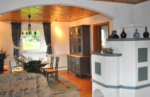 Fleckl House | Cozy Ferienhaus Müller: Oceanfront Escape with Pool & Kitchen