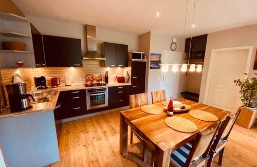 Wulfen Apartment | Ocean View Retreat at Ferienhaus Maxe, Wohnung Joona