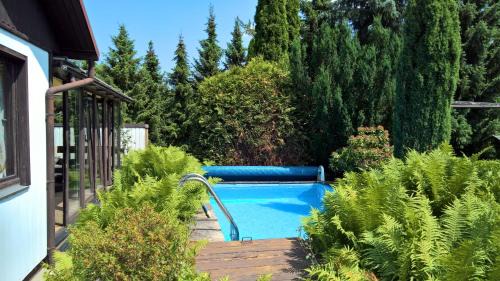 Mueglitztal House | Oceanfront Ferienhaus Maxen with Pool & Pet-Friendly Options