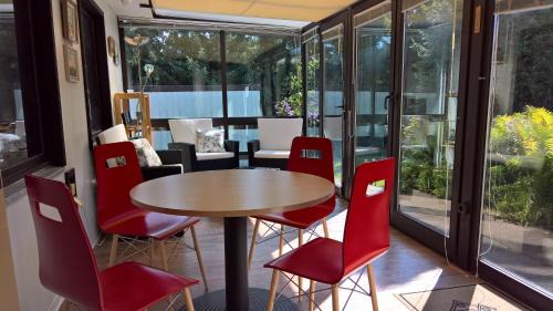 Mueglitztal House | Oceanfront Ferienhaus Maxen with Pool & Pet-Friendly Options