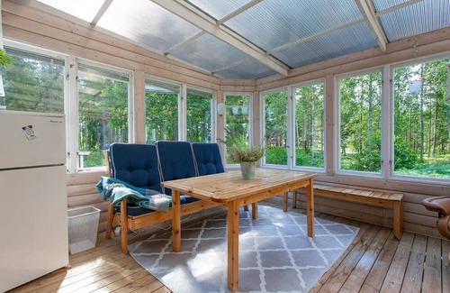 Vase House | Scenic Retreat by Värnern: Ideal for Fishing & Swimming