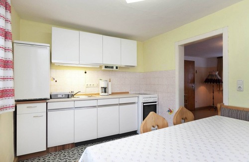 Tretting House | Cozy Holiday Home with Garden, Pets Welcome Near Forest
