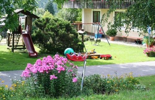 Tretting House | Cozy Holiday Home with Garden, Pet & Child Friendly