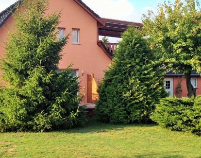 Hanshagen Apartment | Pet-Friendly Retreat at Ferienhaus Moewe - Guest Rated 9.2