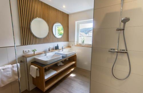 Koppelberg Apartment | New Ferienhaus Moselhöhe: Oceanfront Family Retreat