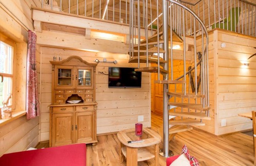 Strobl House | Nature Retreat: Chalet by Wolfgangsee with Hot Tub