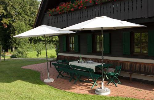 Grassnitzberg House | Exceptional Ferienhaus Neubauer: Pet Friendly & Family Ready