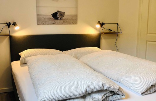 Friedrichstadt Apartment | Relaxing Retreat at Ferienhaus No.2 with Spa & Kitchen