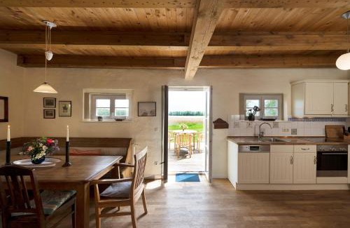 Grubnow House | Pet-Friendly Ferienhaus Remise with Oceanfront Terrace
