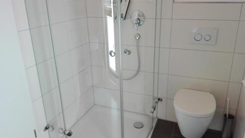 Ailingen Apartment | Family-Friendly Ferienhaus Rosa with 9/10 Guest Ratings