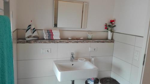 Ailingen Apartment | Family-Friendly Ferienhaus Rosa with 9/10 Guest Ratings